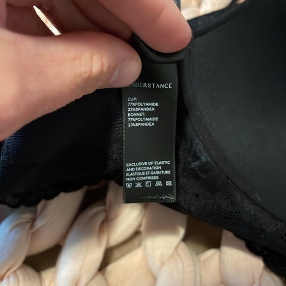 Lot of two Understance brand wireless bralettes, 36A. 1 black, 1 beige - Picture 5 of 7